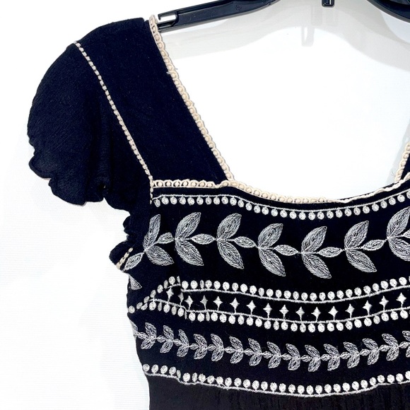 Altar’d State embroidered blouse - Picture 7 of 10